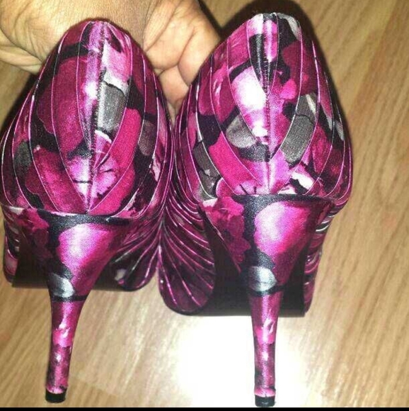 White House|Black Market Size 8½ M peep toe floral satin Heels - Picture 4 of 5